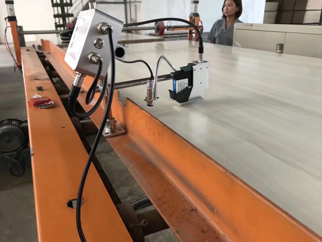 板材防偽？合肥依瑪噴碼機為平安樹輕松實現(xiàn)